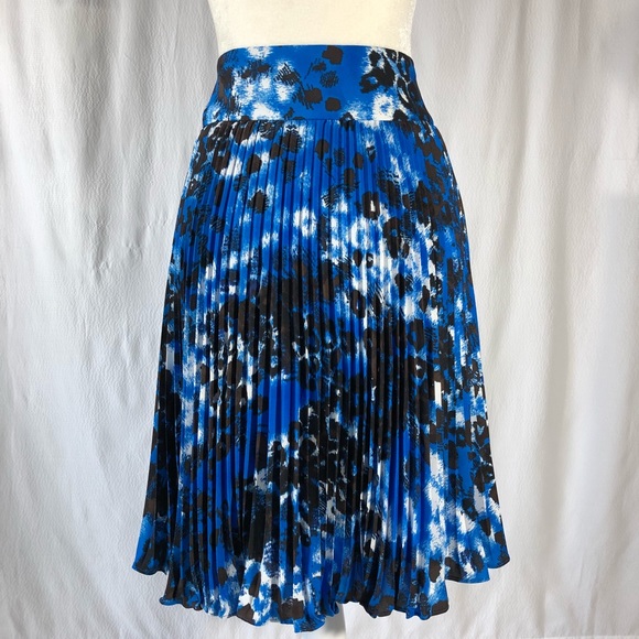 Ann Taylor Royal Blue Print Pleated Skirt - Picture 6 of 8